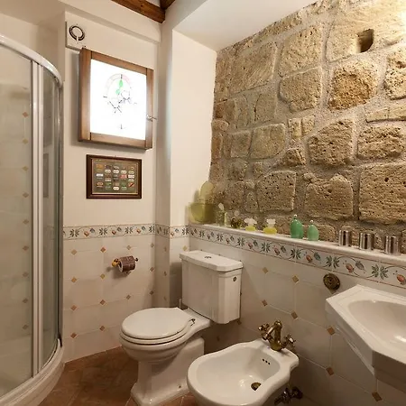 La Casa Degli Archi Pensión 2*